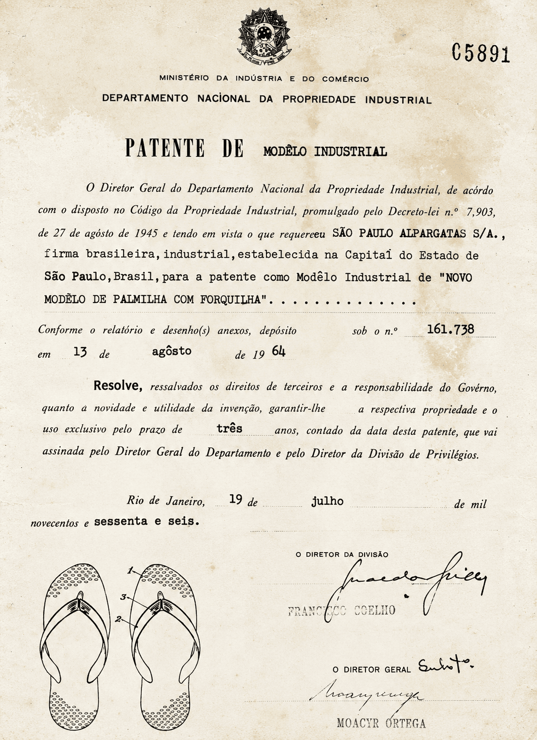 Carta-patente de modelo industrial concedida à São Paulo Alpargatas em 19 de julho de 1966 para o novo modelo de palmilha com forquilha, a partir de pedido depositado em 13 de agosto de 1964. Fonte: Departamento Nacional da Propriedade Industrial