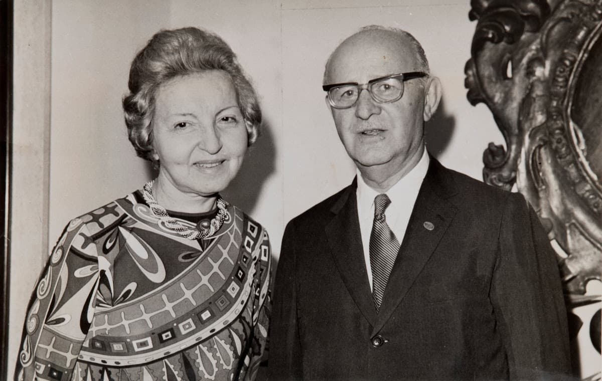 Leon Feffer, fundador da Suzano, com a esposa, em fotografia de época. Foto: divulgação